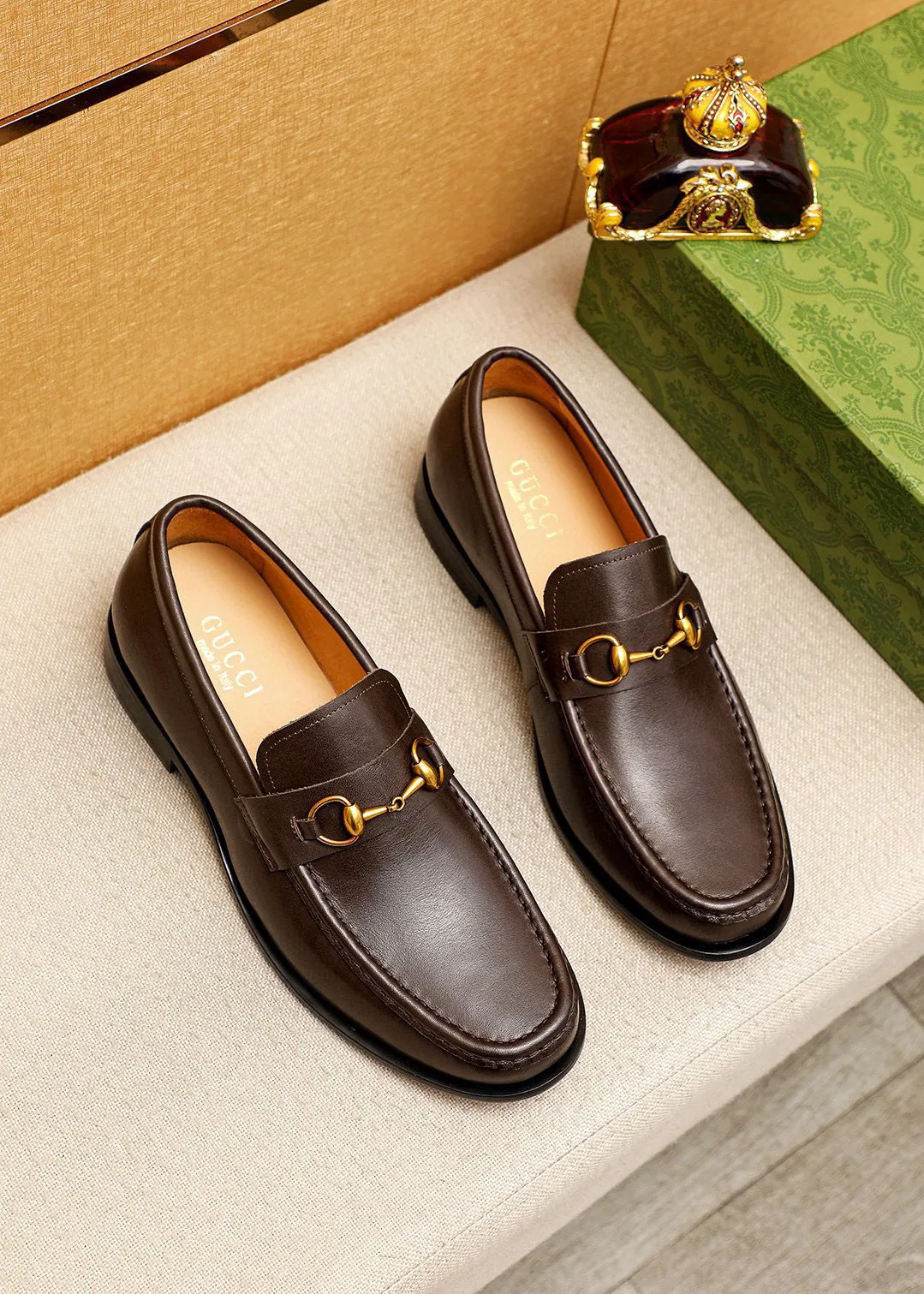 Men's shoes 💰460 💐 Product trademark: GUCCI "Gucci" casual leather shoes Regular size: 38-44 (45.46.47🉑️customized) Product materials: Selected imported first-layer calfskin upper + classic hardware buckle, imported cowhide leather lining. Strong three-dimensional visual effect, original combination outsole Color: 2⃣️colors available
